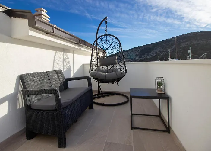 Seafront Kupinica With Heated Pool شقة *
