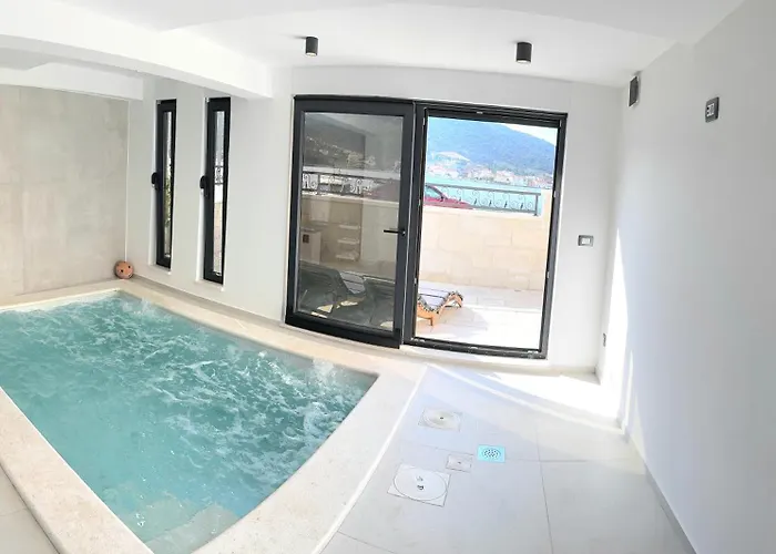 شقة Seafront Kupinica With Heated Pool