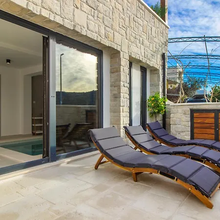 Seafront Kupinica With Heated Pool Vinisce