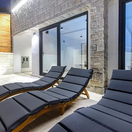 Apartman Seafront Kupinica With Heated Pool *