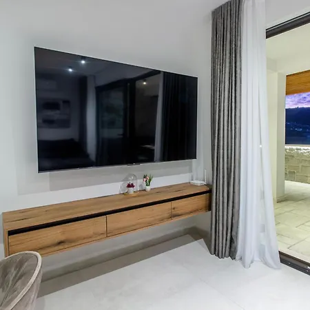 Seafront Kupinica With Heated Pool * Vinisce