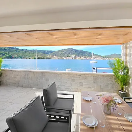 Apartman Seafront Kupinica With Heated Pool