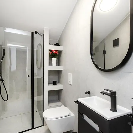 Seafront Kupinica With Heated Pool Vinisce