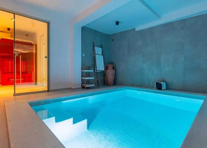 アパート Seafront Kupinica With Heated Pool Vinišće