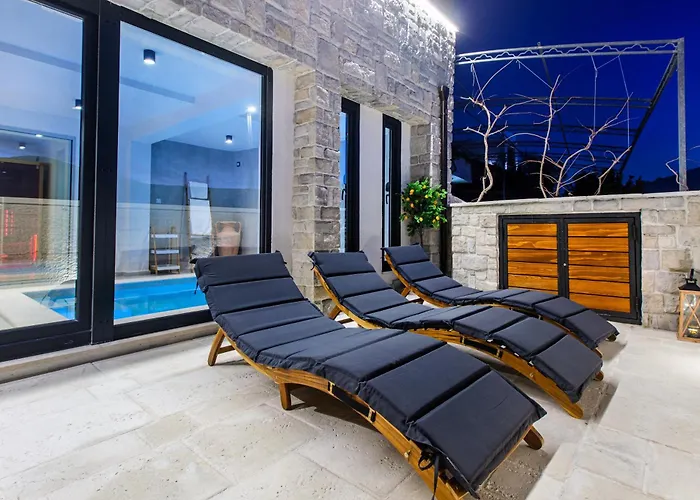 Seafront Kupinica With Heated Pool Διαμέρισμα *