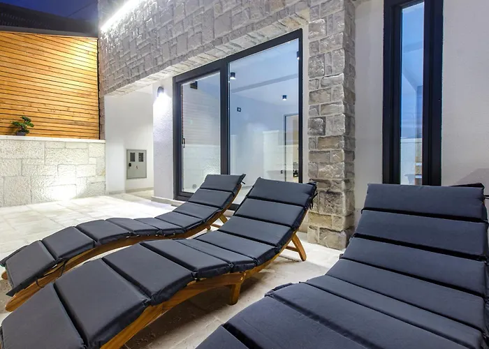 アパート Seafront Kupinica With Heated Pool *